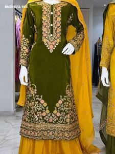 Conjunto de crepé con bordado de hilo y lentejuelas para festivales, traje de manga larga, pantalón palazzo acampanado y dupatta. Compra en línea en India. - Product Image 6