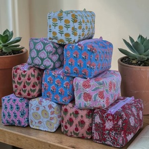 Floral Pattern Cosmetic Bag Small Zipper Closure Portable <b>Makeup</b> Organizer Pink Blue Green Textile Toiletry Bag - Product Image 5