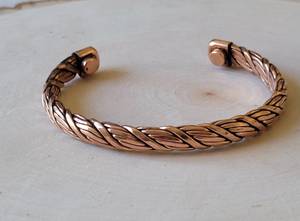 กำไลข้อมือแบบเปิดลายถักสไตล์วินเทจสองสีทองเหลืองชุบทองแดงโบราณทันสมัย - Product Image 5