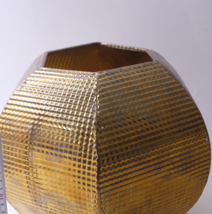 Jarrón hexagonal de latón art déco hecho a mano, macetero geométrico texturizado dorado, jarrón de mesa dorado y níquel, jarrón de mesa de aluminio dorado - Product Image 6