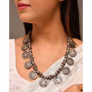 Collier pendentif Meera Jaipur Shakti Fashion, design élégant en argent pour femmes - Product Image 1