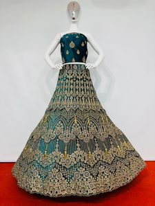 Opulento Glamorous Regal Bridal Wear Full Heavy Velvet Lehenga Jarkan Adornos Blusa larga Luxe Dupatta Boda para adultos - Product Image 3