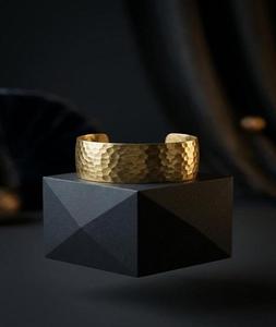 Bracelet manchette ajustable en laiton plaqué or, fait main, jonc ouvert, bijoux pour femmes et hommes, Marco Enterprises, cadeau de la Saint-Valentin tendance - Product Image 6
