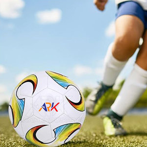Ballon hybride au design classique, texture lisse, matériau durable, idéal pour les entraînements et les matchs. - Product Image 3