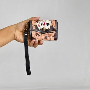 Tarjetero de Cuero Genuino Hecho a Mano con Estampado de Dibujos Animados, Cierre de Botón Estilo Vintage, Cartera Corta para Mujer - Product Image 1