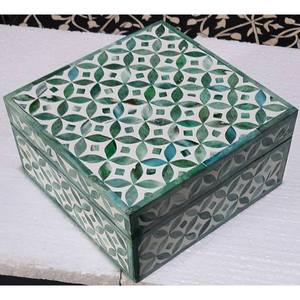 Boîte de rangement pour bijoux en os incrusté, artisanale, décoration d'intérieur, objet artisanal d'Inde par RR Enterprises - Product Image 1