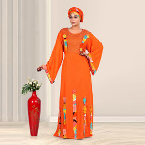 Caftán de Rayón con Panel de Cuello Bordado, Detalles Artísticos en Tela, Mangas Largas Relajadas, Silueta Elegante hasta el Suelo, Ideal para Eid - Product Image 2