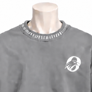 Sudadera de cuello redondo para hombre, gris, con borde cosido, efecto desgastado, corte holgado, manga larga, estilo casual urbano, top de moda para el día a día - Product Image 3