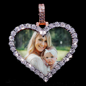 Colgante Personalizado de Moissanita VVS S925 con Foto, Estilo Hip Hop, Engaste de Garra en Forma de Corazón Helado, Bañado en Oro, Conmemorando a Seres Queridos - Product Image 5