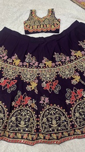 Lehenga Choli en soie élégante avec broderie dorée pour les mariages indiens et pakistanais, pour femmes, de Samp Corporation - Product Image 6