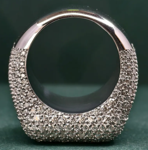 Bague de luxe pour homme en or blanc, sertie de diamants baguette, style hip-hop, bijou tendance et imposant - Product Image 6