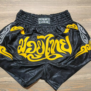 Pantalones cortos de muay thai premium hechos con tela ligera, transpirable y de secado rápido, y cintura elástica para un entrenamiento cómodo. - Product Image 1