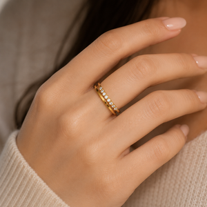 Bague empilable en diamant de culture |   Or jaune 18 carats |   Bague de mariage à sept pierres serties clos |   OEM ODM Bijoux fins - Product Image 3