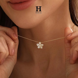 Collier élégant en or 14 carats avec pendentif floral en diamant, bijoux fins minimalistes pour femmes - Product Image 2