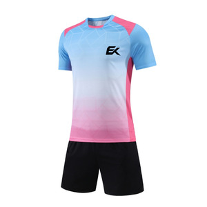 Conjunto de Camiseta de Fútbol Sublimada con Degradado Azul Claro y Rosa para Hombre, Manga Corta, Absorbe la Humedad, Ajuste Atlético, Uniforme de Fútbol - Product Image 4