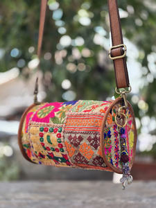 Bolso de hombro cilíndrico de lujo hecho a mano, estilo bohemio, bordado, con patchwork étnico, para mujer. - Product Image 2