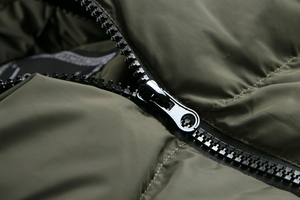 Conçue pour les températures plus fraîches, cette doudoune offre un excellent équilibre entre chaleur et confort. - Product Image 4