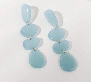 Boucles d'oreilles en résine élégantes, couleurs Pantone personnalisables, finition artisanale, mode quotidienne artistique, AL MALIK CRAFT - Product Image 3