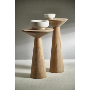 Table d'appoint sculpturale en forme de cône avec surface ronde lisse, forme équilibrée et style contemporain intemporel pour bars - Product Image 3