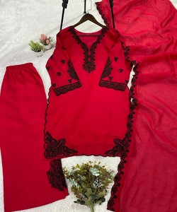 ชุดปักลายมูล ชานเดรี แบรนด์ริชลุค พร้อมกางเกงปาลาซโซ่และผ้าคลุมไหล่ สำหรับงานเทศกาล ราคาขายส่ง เสื้อผ้าชาติพันธุ์ สีแดง - Product Image 2