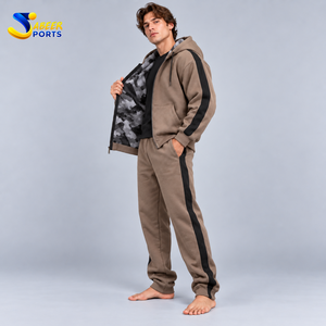Conjunto Deportivo Personalizado para Hombre de Doble Capa, Hecho con Material Resistente, Ofrece un Ajuste Cómodo y una Sensación Cálida - Product Image 5