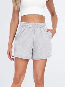 Ensemble décontracté de survêtement et short de sport pour femme avec logo personnalisé, serviette de sport intégrée et poches – Tenue athlétique active pour femme - Product Image 5