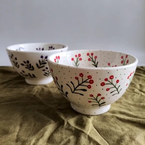 Bol à soupe décoratif en céramique avec motif botanique de baies, base surélevée et style farmhouse moderne pour la table - Product Image 2