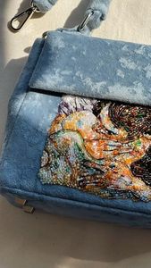 Sac à bandoulière brodé et perlé fait main avec un design élégant pour la mode de tous les jours - Product Image 5