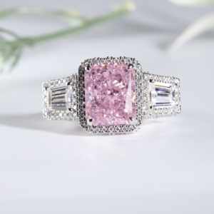 Anillo de Compromiso Vintage de Oro con Diamante Rosa Radiante Cultivado en Laboratorio, Lujoso Halo Pavé con Piedras Laterales Baguette para Boda Nupcial de Mujer - Product Image 1