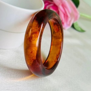 Brazalete Ecológico Hecho a Mano en Latón con Diseño Abstracto Multicolor, Personalización de Lujo, Joyería Contemporánea Premium para Regalo - Product Image 6