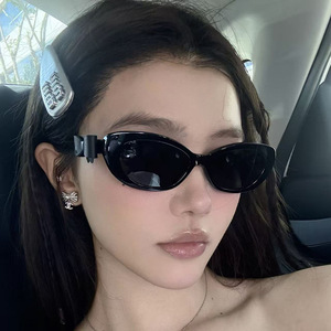 แว่นกันแดดแฟชั่นทรงแคทอายสำหรับผู้หญิงพร้อมการป้องกัน UV400 ดีไซน์หรูหราแว่นกันแดดสไตล์เรโทรน้ำหนักเบาสไตล์วินเทจสตรีทช็อต - Product Image 5