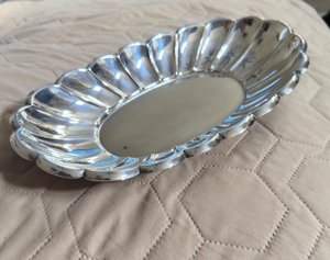 Offre Spéciale : Plateau Coquille Ovale Classique en Métal, Finition Polie, Compatible Lave-Vaisselle, Bol Décoratif pour Fêtes et Centre de Table - Product Image 4