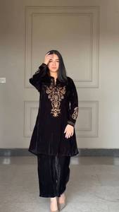 Traje de terciopelo TOP PLAZZO con bordado - Product Image 2