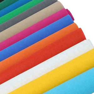 Tela no tejida de polipropileno (PP) spunbond de peso medio, impermeable y reciclada, estilo cruzado/con patrón, para bolsas ecológicas agrícolas de bajo costo. - Product Image 1