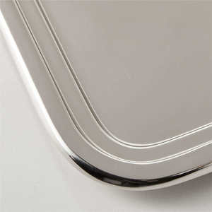 Plateau rectangulaire en métal Art Déco moderne avec poignée, finition design, pour service alimentaire en restaurant, par Craft Emporium Exports - Product Image 2