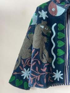 Veste d'hiver en velours brodée Suzani de qualité supérieure, faite à la main, pour femmes, veste courte Suzani, taille unique, veste courte matelassée Kantha - Product Image 5