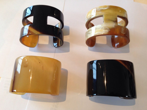 Bracelet de poignet classique en corne de buffle de qualité supérieure pour femmes, design élégant de bijoux faits à la main - Product Image 2