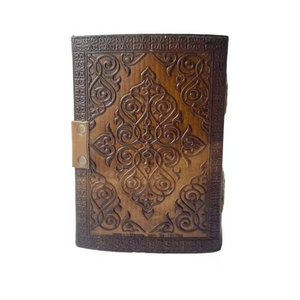 Carnet artisanal classique en cuir véritable avec gaufrage papillon et phases de lune, motif floral, papier à bords festonnés, fermeture à fermoir, style vintage - Product Image 3