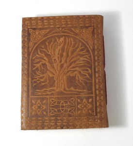 Diario Personalizable con Cubierta Suave de Cuero de Búfalo, Hecho a Mano, con Papel de Algodón Reciclado y Cubierta con Relieve de Árbol - Product Image 5