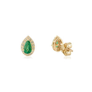 Boucles d'oreilles pendantes en or blanc 14 carats avec émeraude sertie en forme de goutte d'eau et halo de perles, cadeau pour maman - Product Image 6