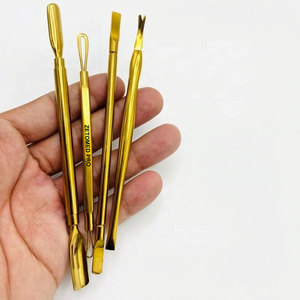 Pousse-cuticules en acier durable de haute qualité, plaqué or, double extrémité, pour le nettoyage des ongles - Product Image 1