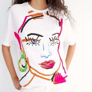 Camiseta de Mujer con Hombros Caídos, Logotipo Personalizado, Estilo Urbano Oversize, Tejido Grueso, Diseño Gráfico Vintage Hip Hop - Product Image 1