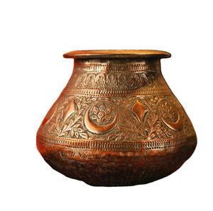 Pot de Pooja en laiton traditionnel indien, gaufré, pour les cérémonies du temple, les rituels de mariage et les pratiques religieuses sacrées - Product Image 1