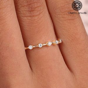 Bague de Fiançailles et d'Éternité Classique en Argent Plaqué Or Rose avec Moissanite Taille Coussin Sertie à Griffes pour Femme - Product Image 5