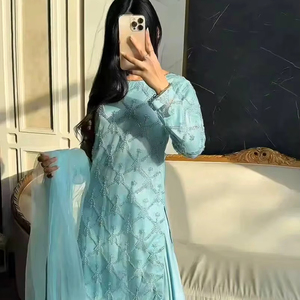 ชุดสูทปาลาซโซปักลายเนื้อผ้านุ่มแบบดีไซเนอร์ พร้อมงานประดับมุกและผ้าคลุมไหล่ขอบลูกไม้ - Product Image 1