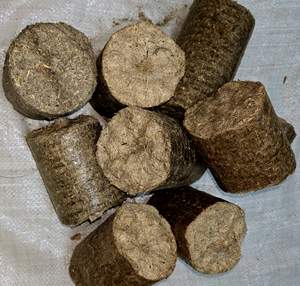 Briquettes de sciure de bois compressées écologiques en gros – Combustible biomasse à haute valeur calorifique (Chêne, Frêne, Pin, Bouleau) – Économie d'énergie pour le stockage et l'industrie - Product Image 5