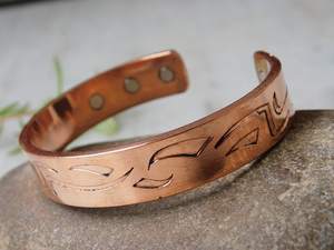 Bracelet jonc magnétique unisexe en cuivre martelé, fait main en cuivre naturel pur, tendance, doré, pour fêtes et cadeaux - Product Image 2