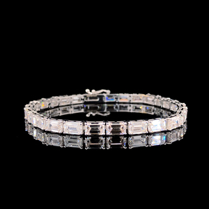 Bracelet tennis en or blanc 14 carats, tendance et élégant, avec diamants de laboratoire taille émeraude, clarté VS1, couleur F, idéal pour les mariages et les fêtes - Product Image 2