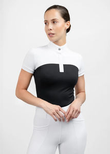 Chemise de spectacle équestre pour femmes, tissu doux, confort flexible, conçue pour les longues heures et les spectacles élégants. - Product Image 4