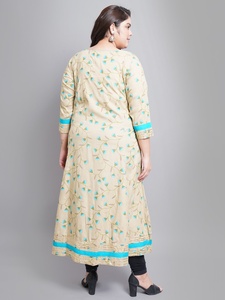 Kurti Anarkali imprimé fleuri kaki en tissu rayonne avec col en V et manches trois quarts pour femmes grandes tailles - Product Image 4